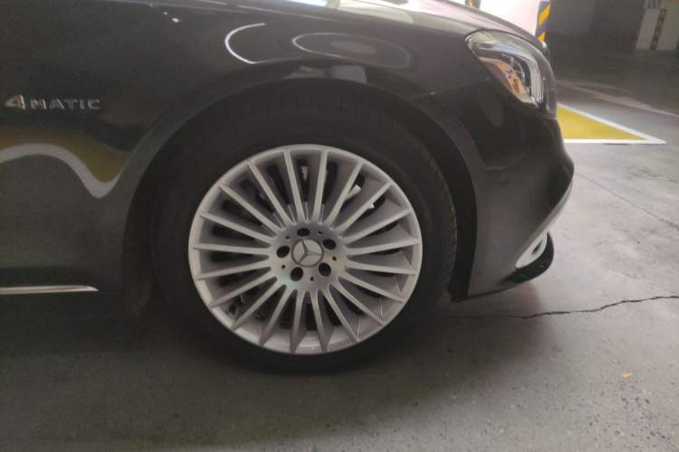 Used Mercedes-Benz Maybach S-Class 2019 S 450 4MATIC Right Front Wheel Hub