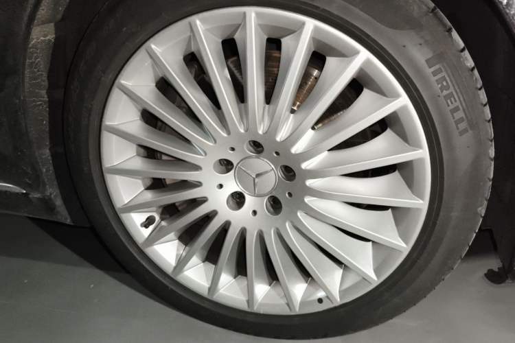 Used Mercedes-Benz Maybach S-Class 2019 S 450 4MATIC Right Front Wheel Hub