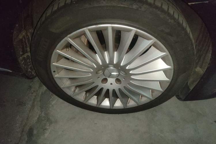 Used Mercedes-Benz Maybach S-Class 2019 S 450 4MATIC Right Front Wheel Hub