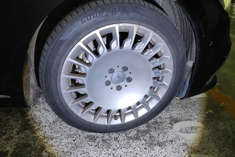 Used Mercedes-Benz Maybach S-Class 2019 S 450 4MATIC Right Front Wheel Hub