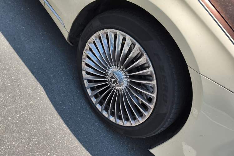 Used Mercedes-Benz Maybach S-Class 2019 S 450 4MATIC Right Front Wheel Hub