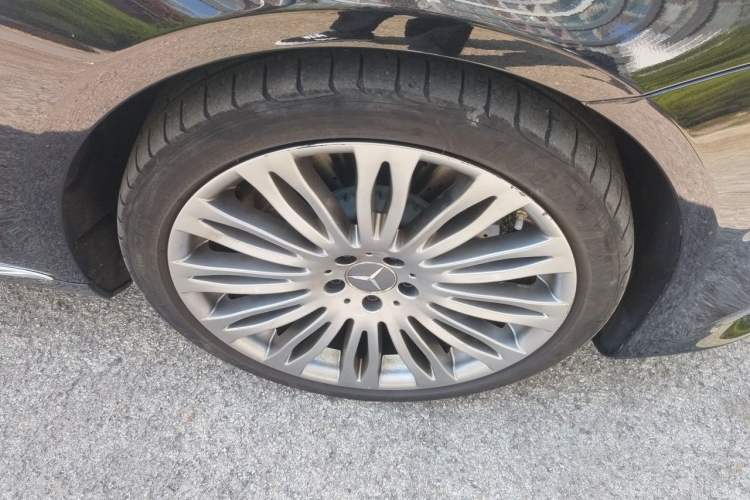 Used Mercedes-Benz Maybach S-Class 2019 S 560 4MATIC Right Front Wheel Hub
