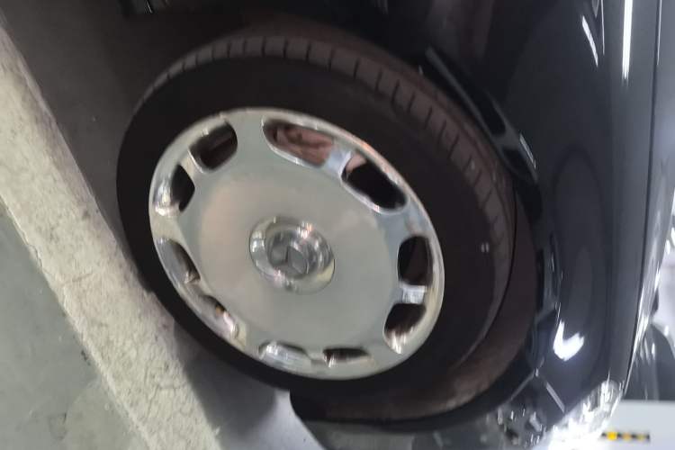 Used Mercedes-Benz Maybach S-Class 2019 S 450 4MATIC Right Front Wheel Hub