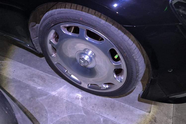Used Mercedes-Benz Maybach S-Class 2019 S 680 Dual-Tone Collector's Edition Right Front Wheel Hub