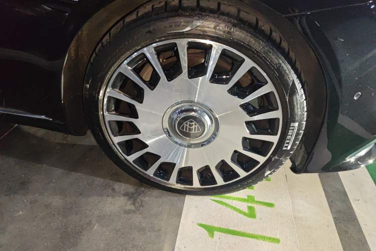 Used Mercedes-Benz Maybach S-Class 2019 S 560 4MATIC Right Front Wheel Hub