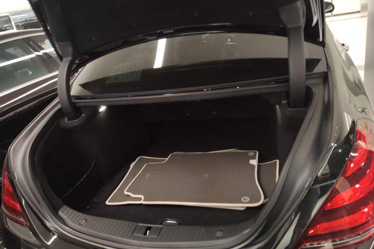 Used Mercedes-Benz Maybach S-Class 2019 Refresh S 450 4MATIC Trunk