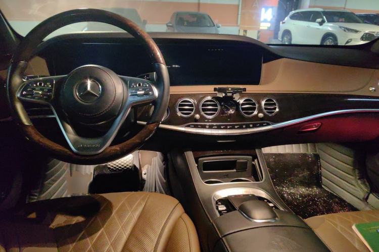 Used Mercedes-Benz Maybach S-Class 2019 Refresh S 450 4MATIC Center Console