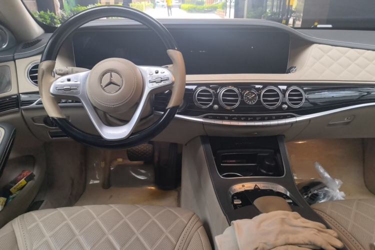 Used Mercedes-Benz Maybach S-Class 2019 S 680 Dual-Tone Collector's Edition Center Console