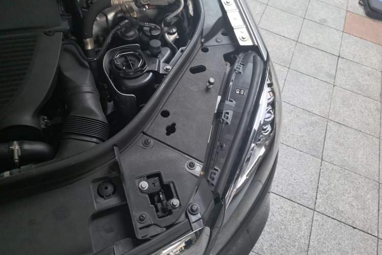Used Mercedes-Benz Maybach S-Class 2019 S 680 Dual-Tone Collector's Edition Engine Bay Left