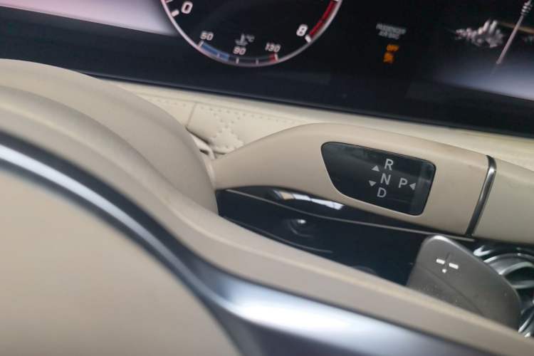 Used Mercedes-Benz Maybach S-Class 2019 S 680 Dual-Tone Collector's Edition Gear Lever