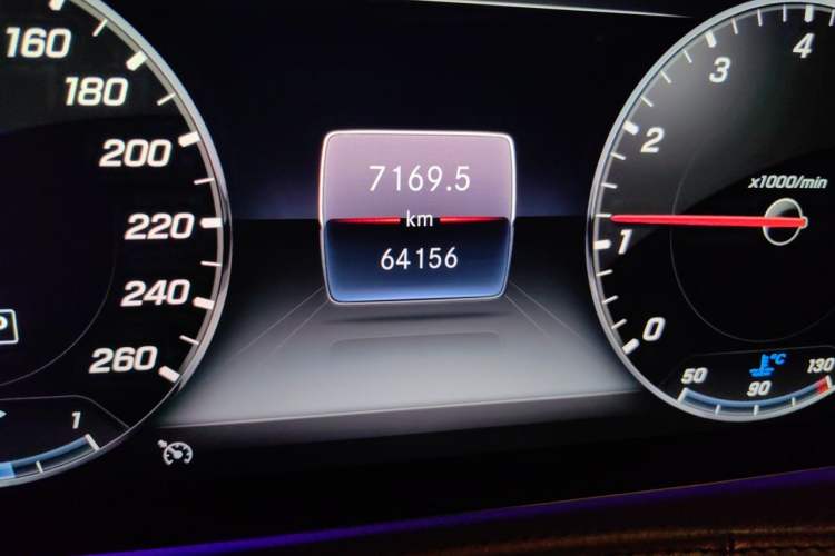 Used Mercedes-Benz Maybach S-Class 2019 Refresh S 450 4MATIC Odometer Close Up