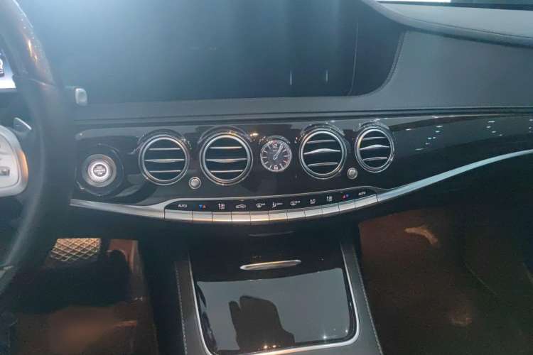 Used Mercedes-Benz Maybach S-Class 2020 S 450 4MATIC Collector's Edition Audio And AC Panel