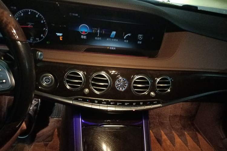 Used Mercedes-Benz Maybach S-Class 2020 S 450 4MATIC Audio And AC Panel