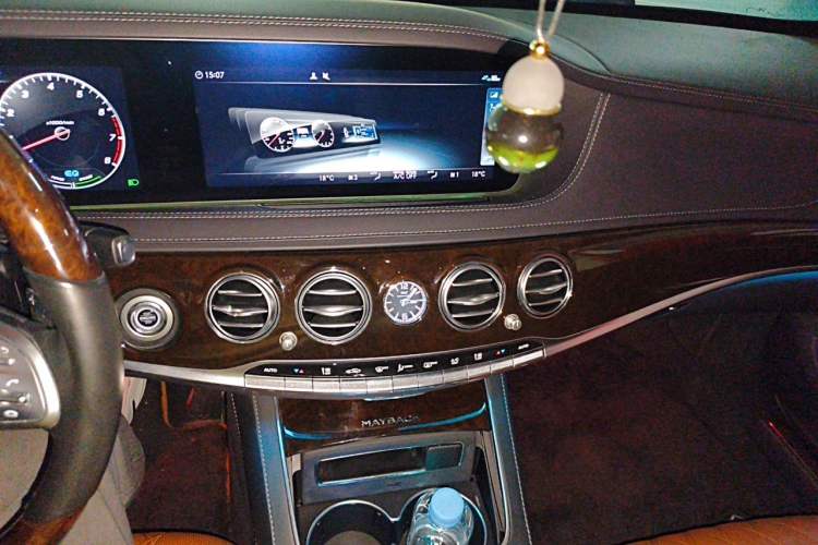 Used Mercedes-Benz Maybach S-Class 2020 S 450 4MATIC Collector's Edition Audio And AC Panel