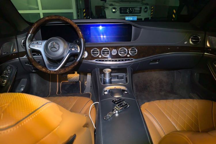 Used Mercedes-Benz Maybach S-Class 2020 S 450 4MATIC Collector's Edition Center Console