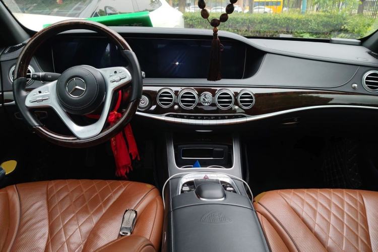 Used Mercedes-Benz Maybach S-Class 2020 S 450 4MATIC Collector's Edition Center Console