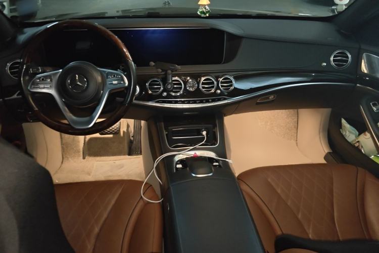 Used Mercedes-Benz Maybach S-Class 2020 S 450 4MATIC Collector's Edition Center Console