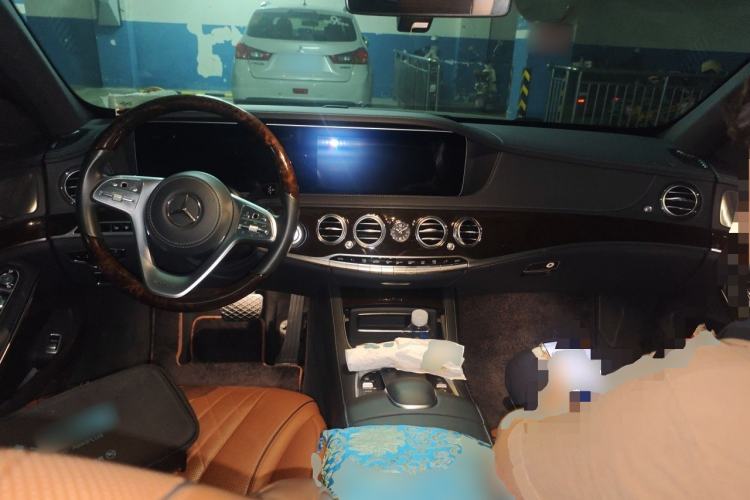 Used Mercedes-Benz Maybach S-Class 2020 S 450 4MATIC Collector's Edition Center Console