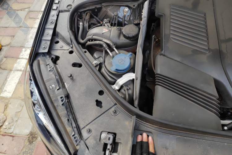 Used Mercedes-Benz Maybach S-Class 2020 S 450 4MATIC Collector's Edition Engine Bay Right