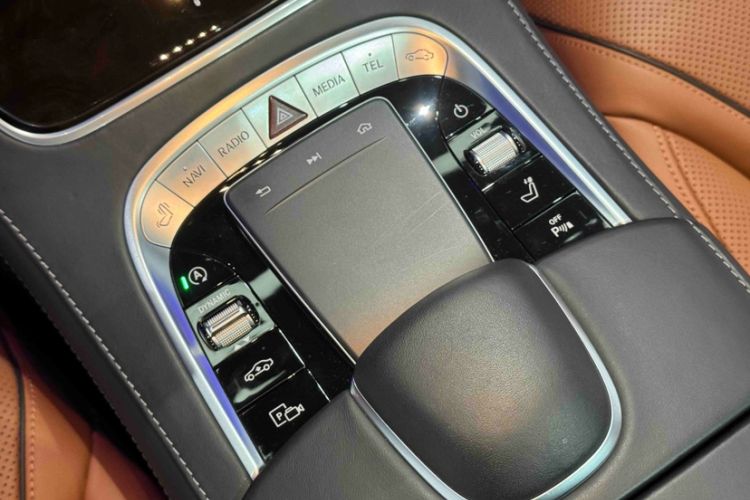 Used Mercedes-Benz Maybach S-Class 2020 S 450 4MATIC Collector's Edition Interior 2