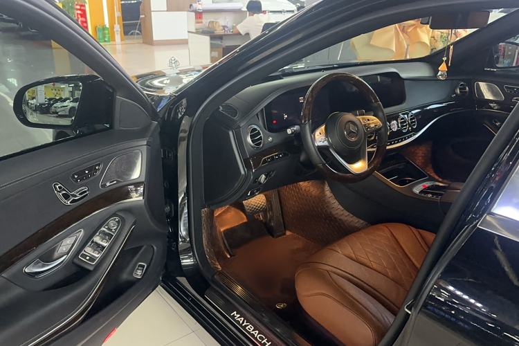 Used Mercedes-Benz Maybach S-Class 2020 S 450 4MATIC Collector's Edition Interior 2