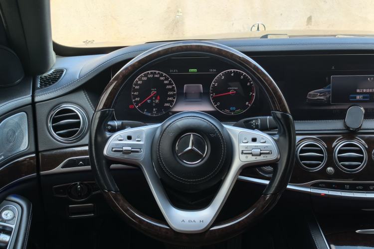 Used Mercedes-Benz Maybach S-Class 2020 S 450 4MATIC Collector's Edition Interior 3
