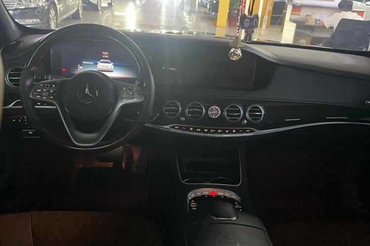 Used Mercedes-Benz Maybach S-Class 2020 S 450 4MATIC Collector's Edition Interior 3