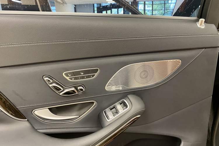 Used Mercedes-Benz Maybach S-Class 2020 S 450 4MATIC Collector's Edition Interior 8