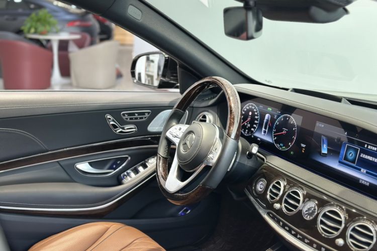 Used Mercedes-Benz Maybach S-Class 2020 S 450 4MATIC Collector's Edition Interior 9
