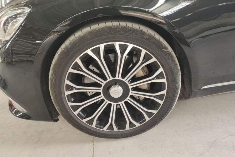 Used Mercedes-Benz Maybach S-Class 2020 S 450 4MATIC Collector's Edition Left Front Wheel Hub