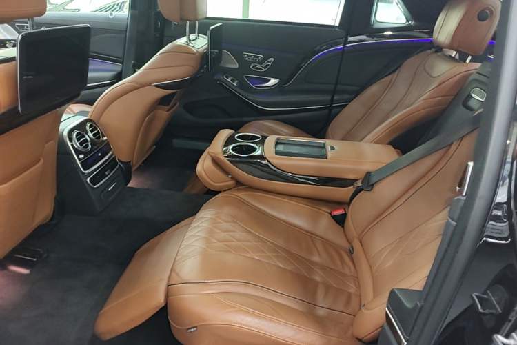 Used Mercedes-Benz Maybach S-Class 2020 S 450 4MATIC Collector's Edition Left Rear Seat