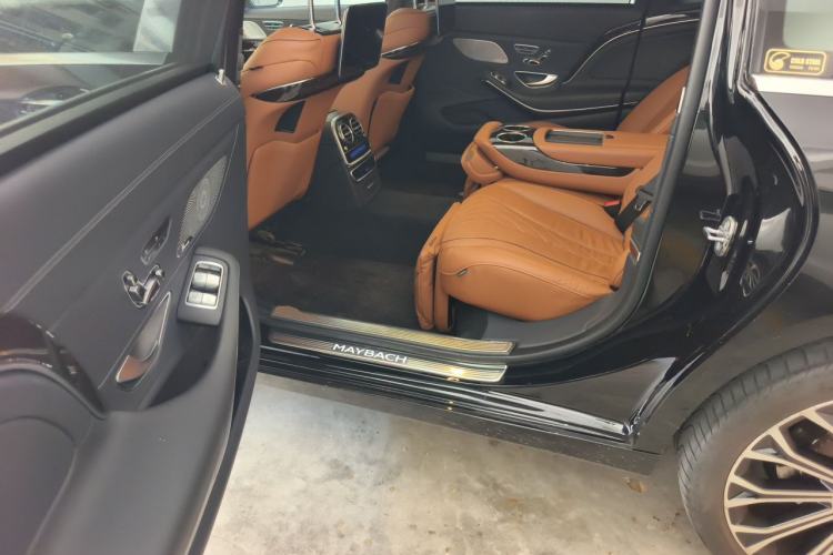 Used Mercedes-Benz Maybach S-Class 2020 S 450 4MATIC Collector's Edition Left Rear Seat