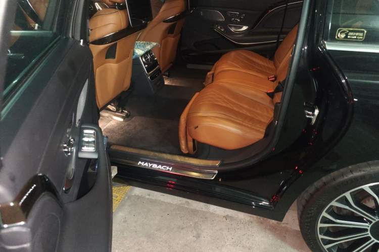 Used Mercedes-Benz Maybach S-Class 2020 S 450 4MATIC Collector's Edition Left Rear Seat
