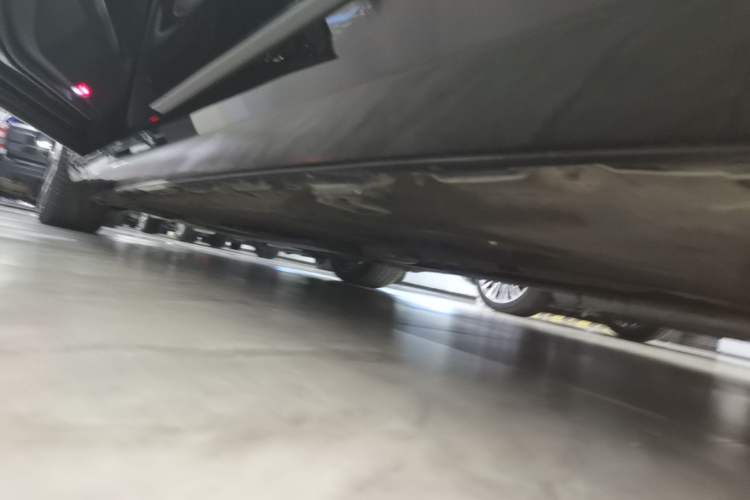 Used Mercedes-Benz Maybach S-Class 2020 S 450 4MATIC Collector's Edition Left Side Sill
