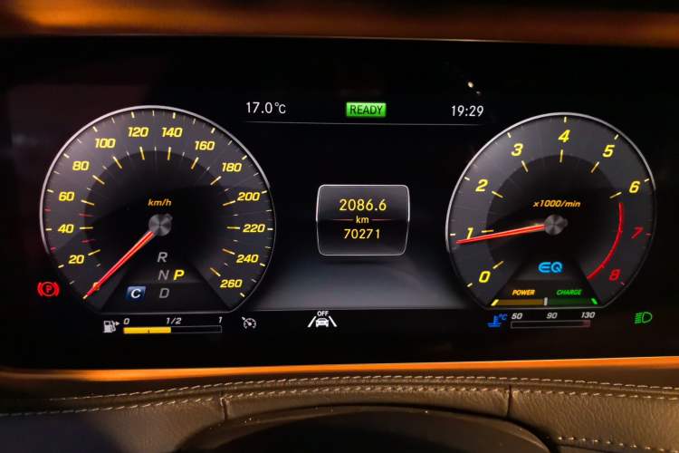 Used Mercedes-Benz Maybach S-Class 2020 S 450 4MATIC Collector's Edition Odometer Close Up