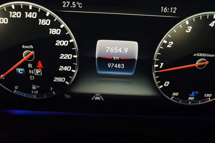 Used Mercedes-Benz Maybach S-Class 2020 S 450 4MATIC Odometer Close Up