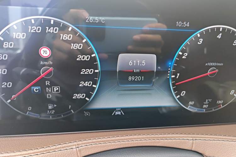 Used Mercedes-Benz Maybach S-Class 2020 S 450 4MATIC Odometer Close Up