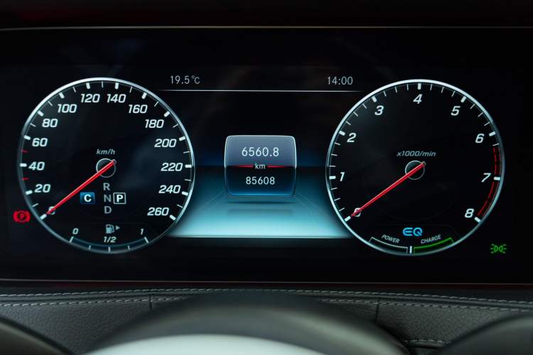 Used Mercedes-Benz Maybach S-Class 2020 S 450 4MATIC Collector's Edition Odometer Close Up