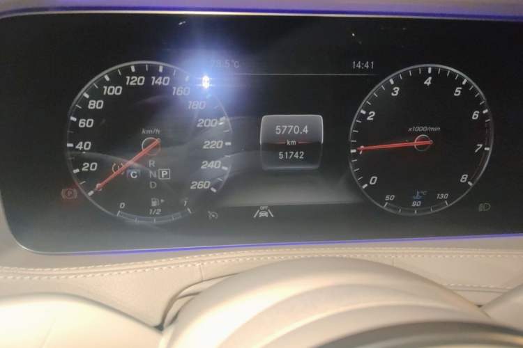 Used Mercedes-Benz Maybach S-Class 2020 S 450 4MATIC Odometer Close Up