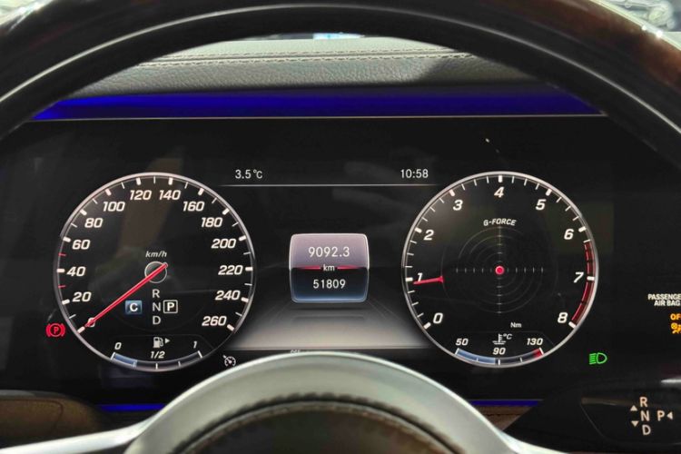 Used Mercedes-Benz Maybach S-Class 2020 S 450 4MATIC Odometer Close Up