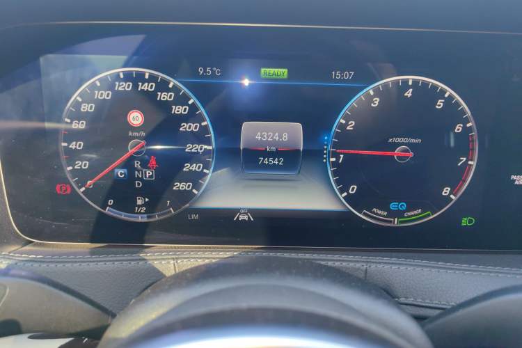 Used Mercedes-Benz Maybach S-Class 2020 S 450 4MATIC Collector's Edition Odometer Close Up