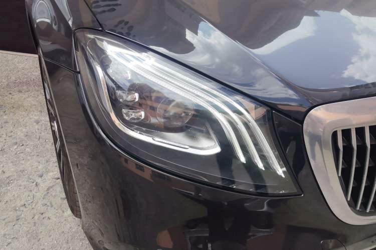 Used Mercedes-Benz Maybach S-Class 2020 S 450 4MATIC Collector's Edition Right Front Headlight