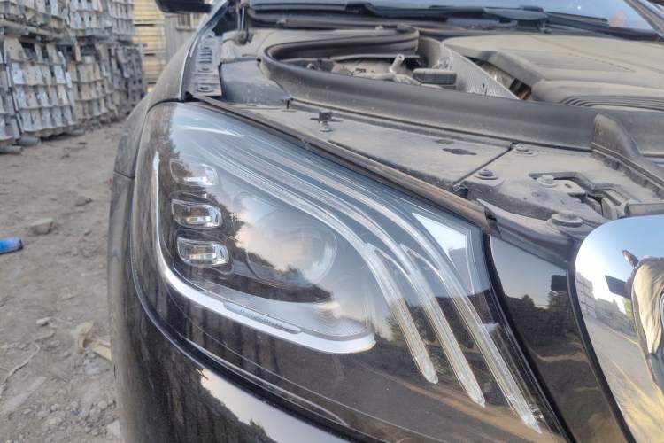 Used Mercedes-Benz Maybach S-Class 2020 S 450 4MATIC Collector's Edition Right Front Headlight