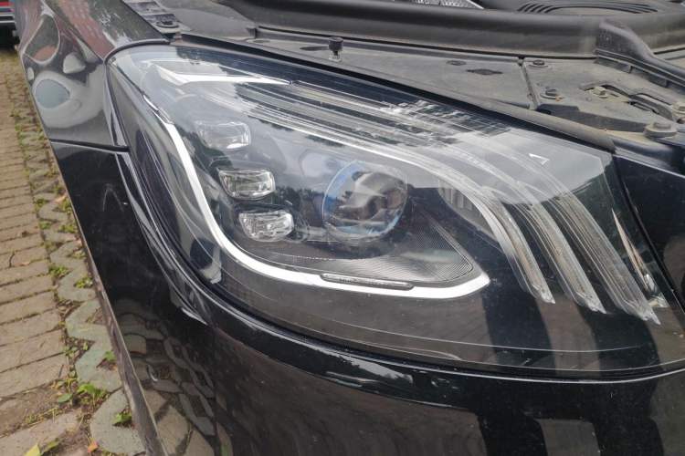 Used Mercedes-Benz Maybach S-Class 2020 S 450 4MATIC Collector's Edition Right Front Headlight