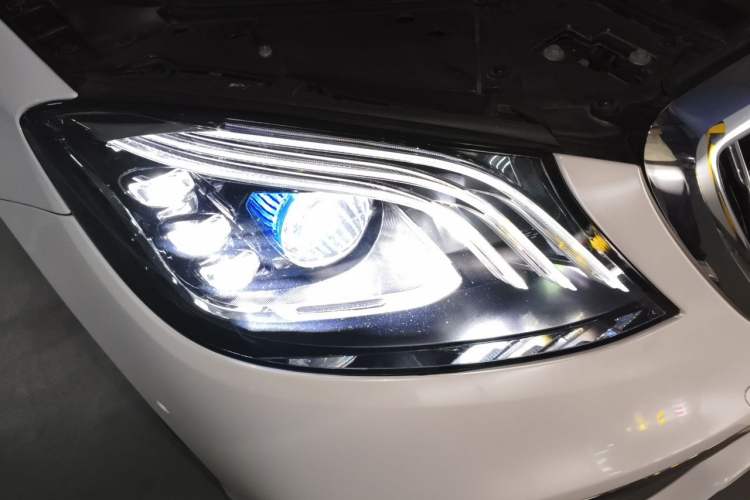 Used Mercedes-Benz Maybach S-Class 2020 S 450 4MATIC Collector's Edition Right Front Headlight