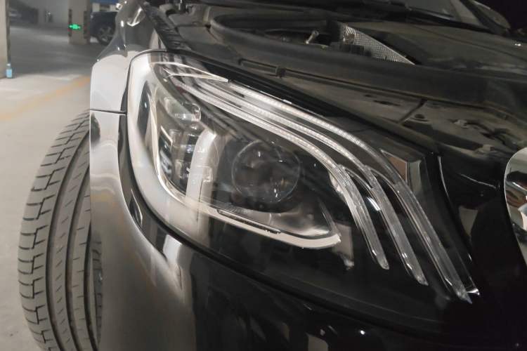 Used Mercedes-Benz Maybach S-Class 2020 S 450 4MATIC Collector's Edition Right Front Headlight