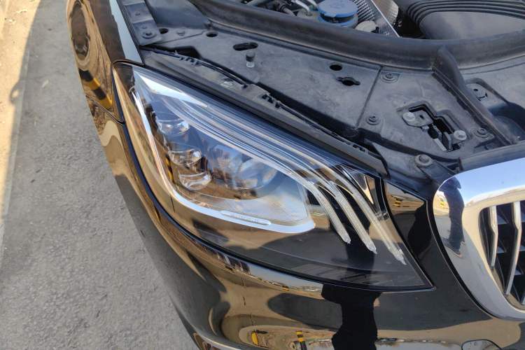 Used Mercedes-Benz Maybach S-Class 2020 S 450 4MATIC Collector's Edition Right Front Headlight