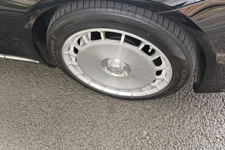 Used Mercedes-Benz Maybach S-Class 2020 S 450 4MATIC Right Front Wheel Hub