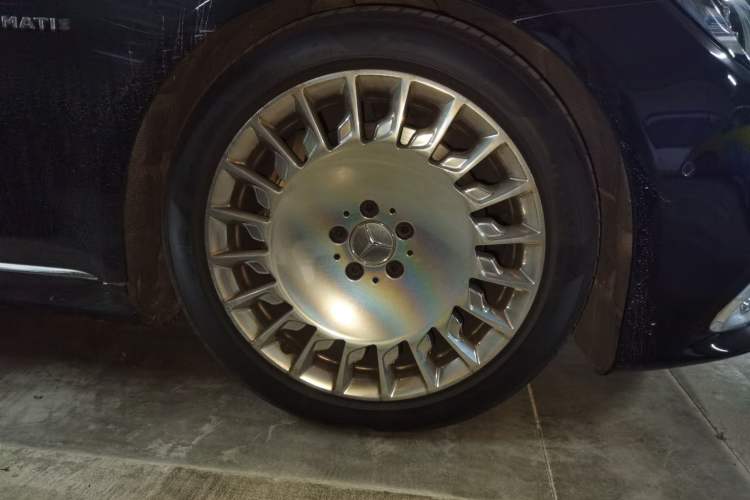 Used Mercedes-Benz Maybach S-Class 2020 S 450 4MATIC Right Front Wheel Hub