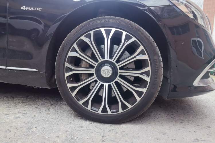 Used Mercedes-Benz Maybach S-Class 2020 S 450 4MATIC Collector's Edition Right Front Wheel Hub